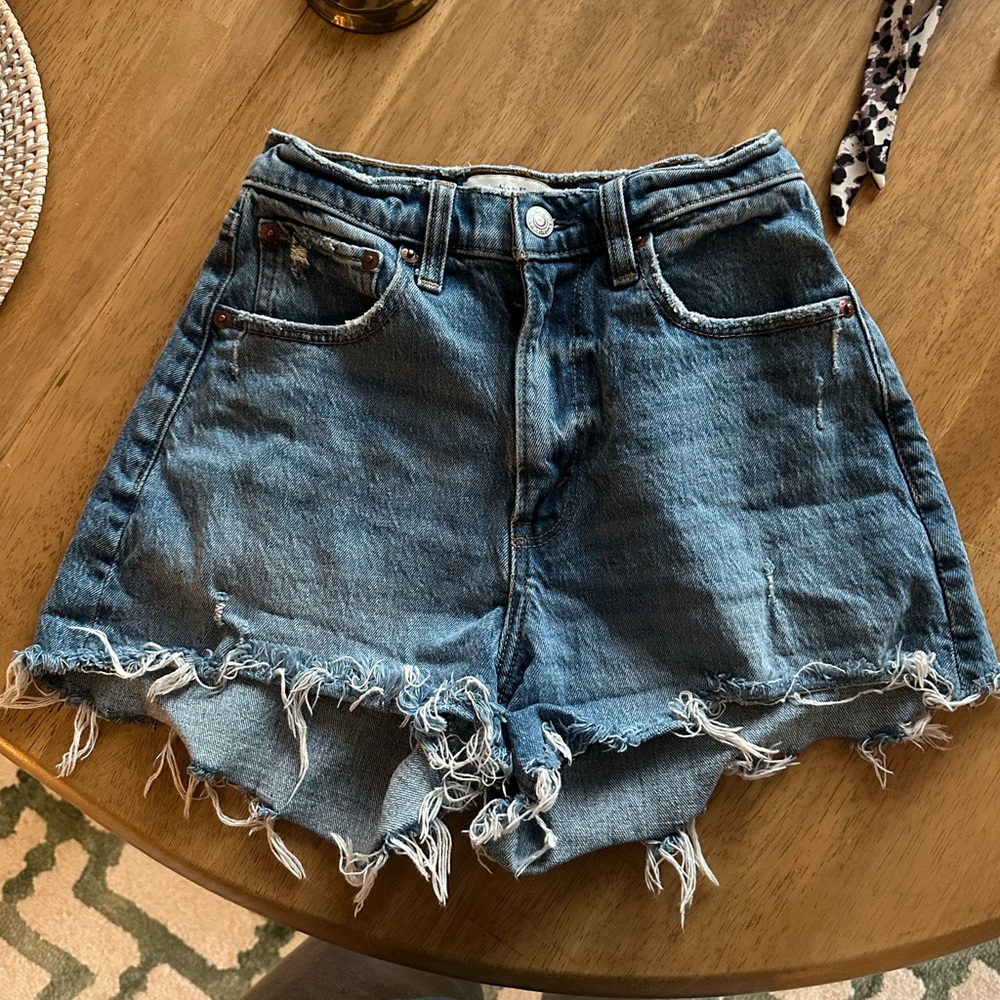 Abercrombie 90’s relaxed cutoff high rise shorts